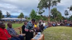 Bupati Nduga Pakai Uang Operasionalnya untuk Rayakan Natal dengan Warga