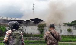 Gudang Tumpukan Sampah Limbah Karoseri New Armada di Magelang Terbakar