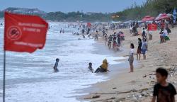 Awas! Gelombang Laut di Kuta dan Nusa Dua Bali Capai 3 Meter