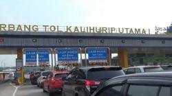 H-1 Tahun Baru, Arus Kendaraan di Gerbang Tol Kalitama 1 Purwakarta Padat <