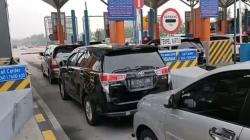 Satu Hari Menjelang Tahun Baru Tol Cipali Ramai Cenderung Padat<