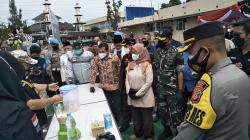 Perangi Narkoba, Kapolres Cimahi Blender Ribuan Obat Terlarang