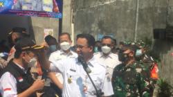 Momen Anies Tukar Topi dengan Ketua RW 05 Sunter Agung, Curi Perhatian Warga