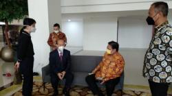 Airlangga Hartarto Sambut Kedatangan Dubes China Xiao Qian di Kantor DPP Golkar