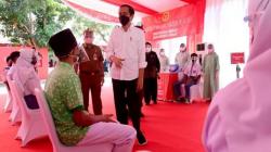 Tinjau Vaksinasi Pelajar di Cirebon, Jokowi: Pembelajaran Tatap Muka Dimulai Minggu Depan<