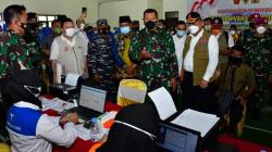 KSAL Wakili Panglima TNI Tinjau Vaksinasi di Kabupaten Kotabaru Kalimantan