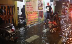 Malam Tahun Baru Semarang Dikepung Banjir, Ganjar Turun Tangan