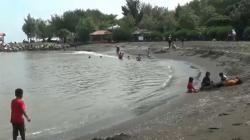 Pantai Cahaya di Kendal Diserbu Wisatawan saat Libur Tahun Baru 