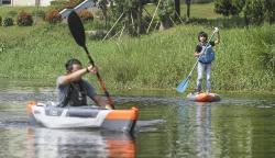 Olahraga Outdoor Kekinian Stand Up Paddle di Situ Tujuh Muara Depok