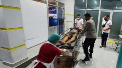 Gegara Jalanan Licin dan Menikung, Pengendara Motor Tabrak Rumah Warga hingga Luka Parah