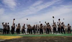 Keren, Upacara Kenaikan Pangkat Personel Bidhumas Polda Jateng Digelar di Atas Gedung