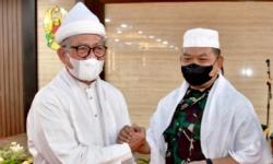 Jenderal Dudung Temui Buya Amiruddin di Medan, Dihadiahi Peci dan Serban Putih