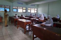 Sekolah yang Sulit Gelar PTM 100 Persen Disarankan Gunakan Partisi<