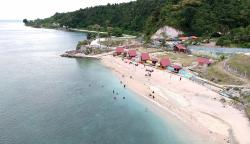 Foto Pantai Tilalohe Gorontalo Memiliki Pasir Putih 