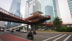 Melihat dari Dekat JPO Kapal Pinisi di Jalan Jenderal Sudirman
