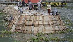 Eceng Gondok Hanyut ke Sungai Bone, Aktivitas Nelayan Terganggu