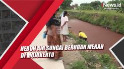 Heboh, Air Sungai Berubah Warna Merah di Mojokerto<