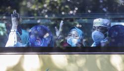 Antusiasme Ratusan Jemaah Berangkat Umrah Perdana pada Masa Pandemi