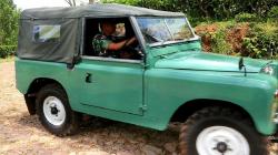 Pangdam Siliwangi Kendarai Land Rover Terabas Jalur Terjal Lembang di Ketinggian 2.000 MDPL<
