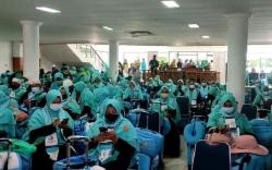 Umrah Perdana Sejak Pandemi Covid-19, 418 Jemaah Berangkat ke Tanah Suci <