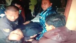 Pohon Tumbang Timpa Mobil Odong-odong, Sopir di Tasikmalaya Luka-luka<