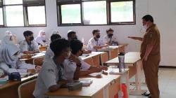 Hari Pertama PTM 100 Persen, Begini Suasana di SMAN 2 Cirebon