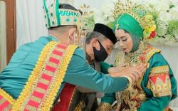 Culik Calon Mempelai hingga Menahan Buang Air, Ini Deretan Tradisi Unik Pernikahan di Indonesia<
