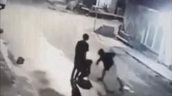 Bikin Emosi, 2 Pemuda Pukuli Kakek Tua Renta Terekam CCTV hingga Viral di Medsos