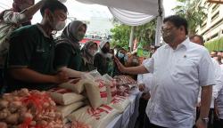 Operasi Pasar Sediakan Bahan Kebutuhan Pokok dengan Harga Murah