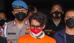 Pakai Masker Merah Putih, Ini Penampakan Ardhito Pramono di Polres Jakarta Barat