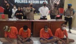 Polres Kediri Tangkap 4 Komplotan Pencuri Spesialis Pecah Kaca, 1 Pelaku Dilumpuhkan  