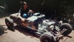 Keren, Mojang dan Jajaka Bandung Sulap Rongsokan Jadi Mobil Hotrod<