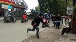 Warga Bubarkan Tawuran Pelajar di Jalan Raya Cimuncang Sukabumi<