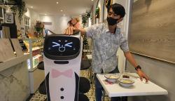 Kitty, Robot Pramusaji Antar Pesanan Tanpa Kontak Fisik