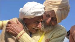  Keren, YouTuber Pakistan Ini Pertemukan Ratusan Keluarga yang Terpisah<