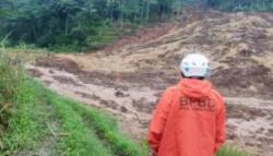 Tebing Longsor di Sumedang, Warga Diminta Jauhi Lokasi Radius 1 Km<