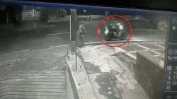 Emak-emak Dijambret di Dipatiukur Bandung, Aksi Pelaku Terekam CCTV