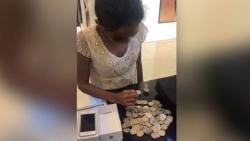 Haru, Ibu Pecahkan Celengan Isi Koin untuk Belikan Putrinya Smartphone<
