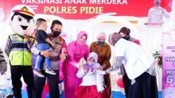 Putri Kapolres Jadi Anak yang Pertama Disuntik Vaksin Covid-19 di Pidie