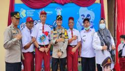 Unik, Petugas Pakai Seragam SD untuk Vaksinasi Anak 6-11 Tahun di Sukabumi<