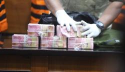 KPK Pamer Uang Ratusan Juta Hasil OTT Bupati Langkat