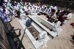 Cara Mengirim Doa untuk Orang Meninggal, Al Fatihah, Yasin dan Tahlil