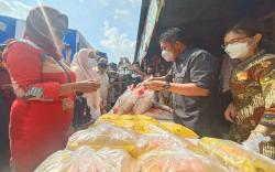 Minyak Goreng Satu Harga Mulai Berlaku di Sumsel<