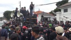 Ratusan Orang Geruduk Kejari Subang, Tuntut Kasus Dugaan Korupsi SPDP Fiktif Diusut Tuntas<