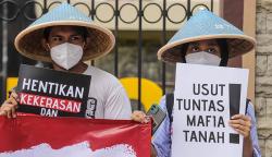 Aksi Walhi Minta Polisi Usut Tuntas Kasus Mafia Tanah