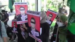 Demonstrasi Kecam Arteria Dahlan di Subang Ricuh, Kaca Pintu Kantor Bupati Hancur