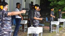 Korps Wanita TNI Angkatan Laut Lantamal VIII Manado Asah Kemampuan Menembak, Ini Penampakannya