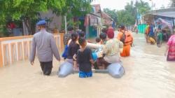 Update Banjir Waled Cirebon, Ratusan Warga Mengungsi, Air Mulai Surut <
