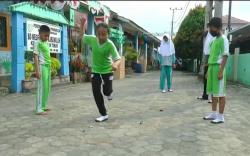 Kurangi Ketergantungan Anak dengan Handphone Melalui Permainan Tradisional 