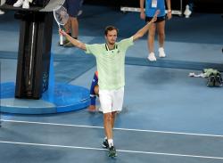 Hasil Australia Terbuka: Menang Dramatis, Daniil Medvedev Jumpa Stefanos Tsitsipas di Semifinal